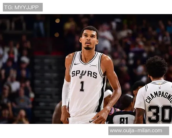 文班亚马31+14+4+3+6破队史纪录！榜眼闪烁抢风头，马刺轻取篮网